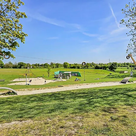 Le Nomatitoz אתר קמפינג